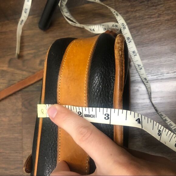 Dooney & Bourke Vintage AWL‎ Navy Crossbody Bag Tan Leather Rare Blue Purse Flap - Picture 11 of 12